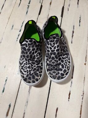 Oofos oomg Leopard Print slide Sneakers Black and White Womens size 11